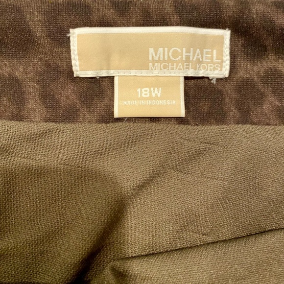 Leopard Print Skirt with Gold Accents - Picture 2 of 8